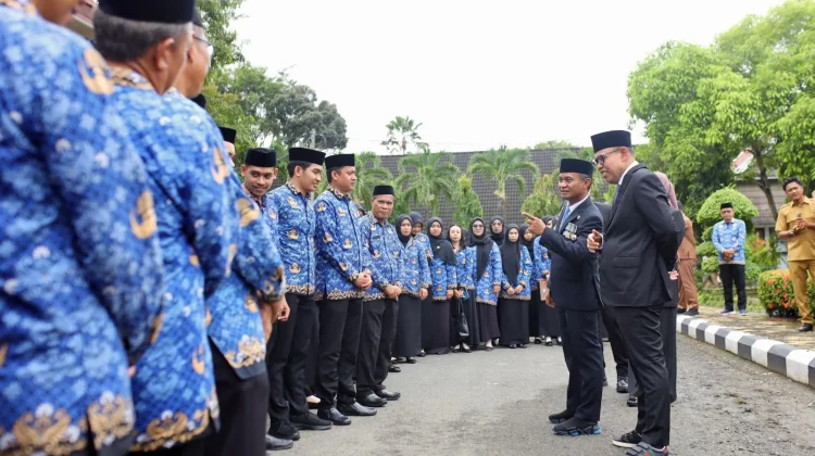 Serahkan SK PNS Formasi 2024, Bupati Bone Ingatkan ASN Jauhi Narkoba