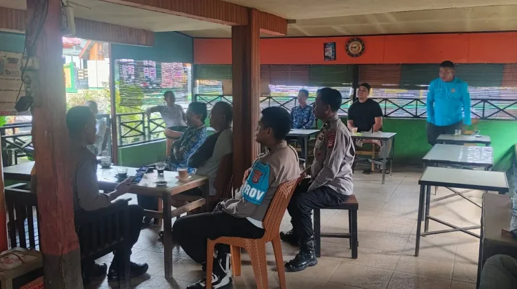 Polsek Marioriwawo Nobar Piala Dunia Bersama Masyarakat