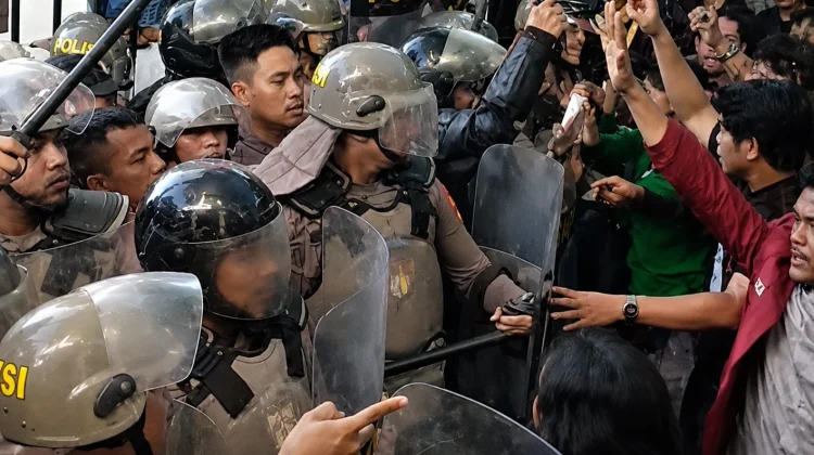 Aksi Saling Dorong Warnai Demo Mahasiswa di DPRD Bone, Desak Dialog Isu Publik