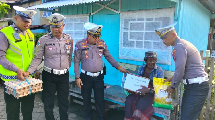 Sambut Hari Bhayangkara, Satlantas Polres Sinjai Bagikan Sembako