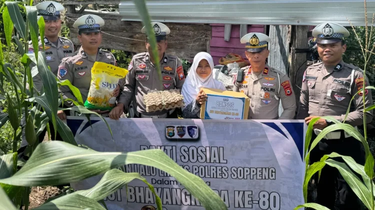 Satlantas Polres Soppeng Berbagi Sambut HUT Bhayangkara