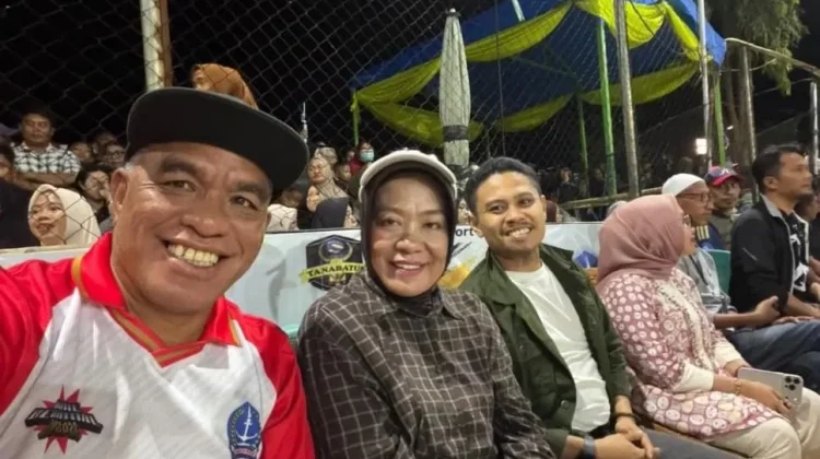 Semangati Tim Porprov Bone di Tanabatue, Ketua PBVSI Turun Langsung Beri 'Saweran'