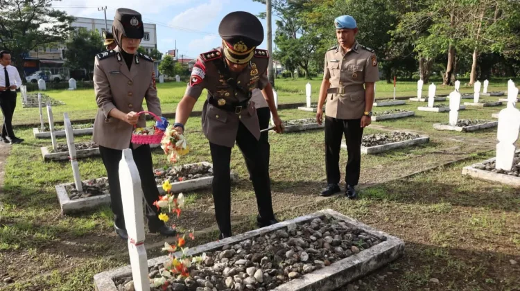Polres Bone Ziarah Sambut Hari Bhayangkara Ke-80