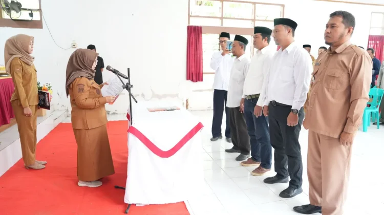 Bupati Lantik 3 Anggota BPD PAW di Sinjai Timur