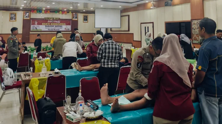 Sambut Hari Bhayangkara, Polres Bone Gelar Sunnatan Massal