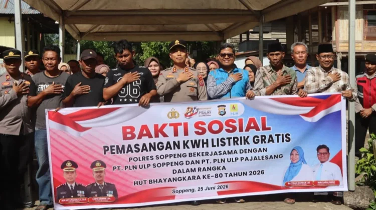 Polres Soppeng dan PLN Pasang Listrik Gratis Warga