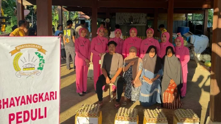 Polsek Ganra Salurkan Bantuan kepada Korban Kebakaran di Maniangpatu Soppeng