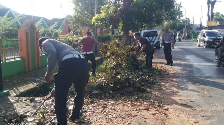 Satlantas Polres Bone Gelar Gerakan Indonesia Asri Bhayangkara