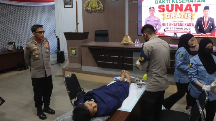 Polres Soppeng Gelar Sunat Gratis Sambut Hari Bhayangkara Ke-80