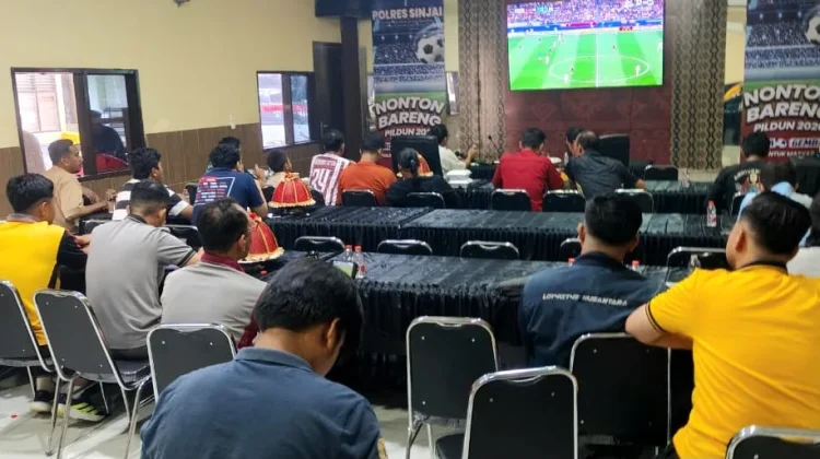 Polres Sinjai Pererat Kemitraan dengan Media dan Warga lewat Nobar Piala Dunia