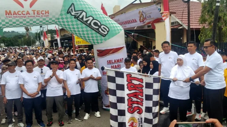 Bupati Sinjai Lepas Ribuan Peserta Jalan Santai Hari Bhayangkara ke-80