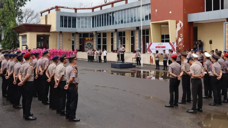 Wakapolres Bone Pimpin Upacara Kenaikan Pangkat 93 Personel Polri