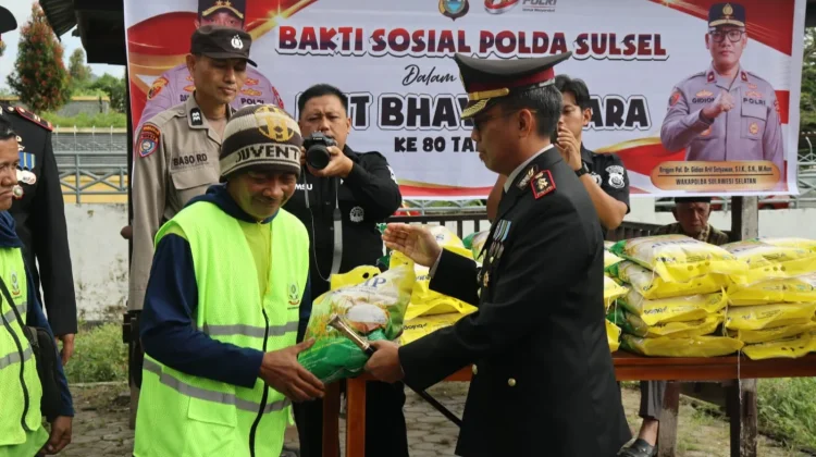 Polres Soppeng Salurkan Beras SPHP ke Masyarakat, Peringati Hari Bhayangkara