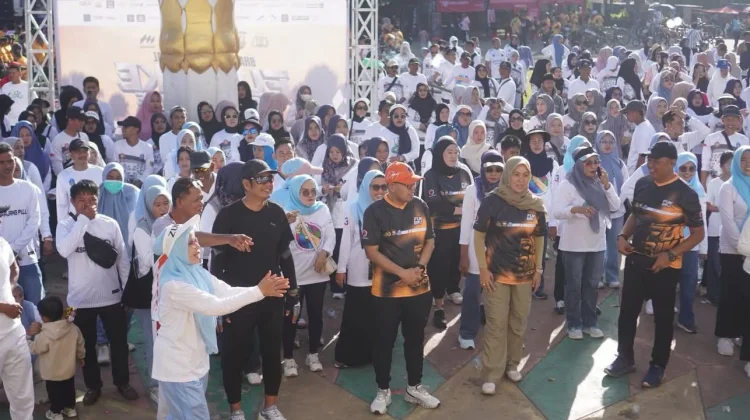 Peringatan Hari Bhayangkara ke-80, Wabup Bone Lepas Ribuan Peserta Fun Bike