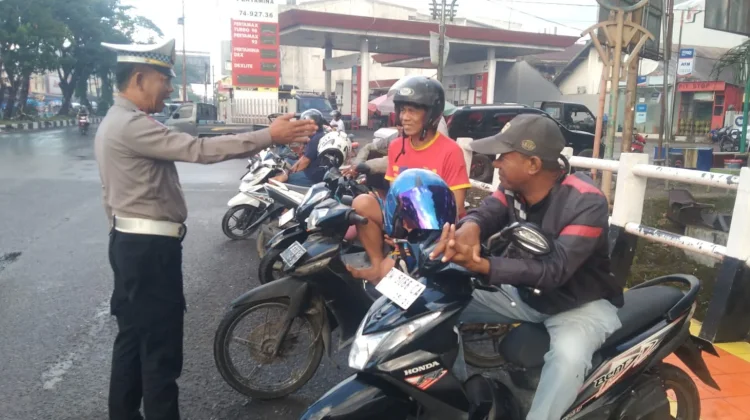 Polantas Menyapa, Satlantas Bone Edukasi Keselamatan Berkendara