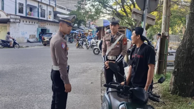 Satlantas Polres Bone Tertibkan Pengendara tanpa Helm