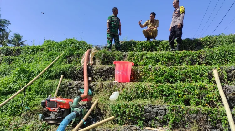 Bhabinkamtibmas Cek Distribusi LPG dan Pompanisasi Sawah Lemba