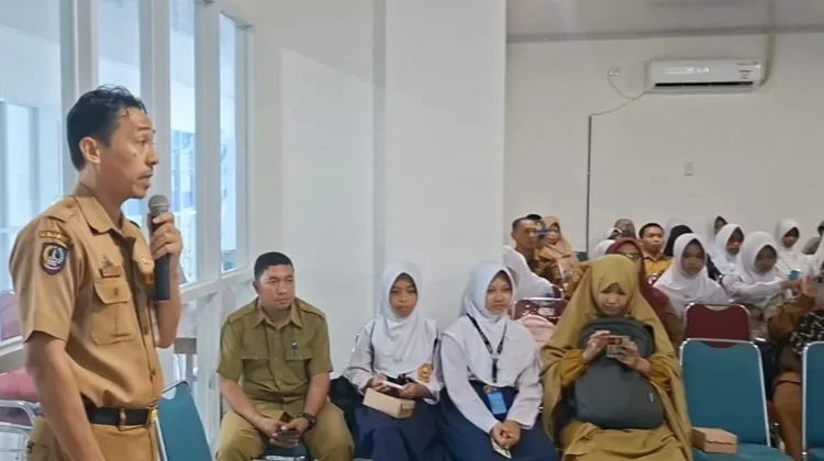 Praktisi Literasi drh. Mappamancu Tekankan Resensi Buku Latih Berpikir Kritis
