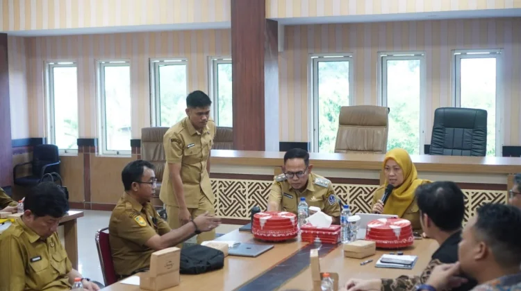 Pemkab Bone Percepat Perizinan Program Ayam Terintegrasi
