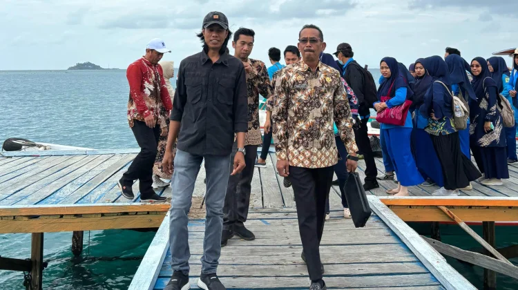 Plt. Kadis Kesehatan Sinjai Tinjau Layanan Kesehatan di Pulau Terpencil