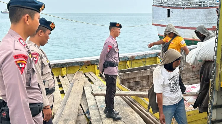 Tim SAR Brimob Bone Patroli Humanis Jaga Keselamatan Pelabuhan