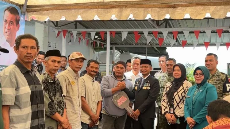 Bupati Bone Targetkan Produksi Padi Tembus 10 Ton per Hektare