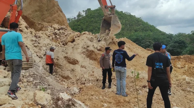 Operator Ekskavator Tewas Tertimbun Longsor di Lokasi Tambang Galian C