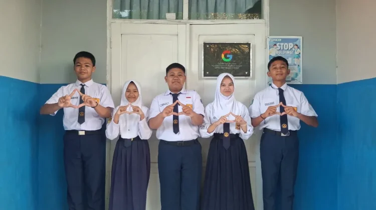 Tim Padaelo Squad SMPN 3 Sinjai Juara Nasional Lomba AI Google