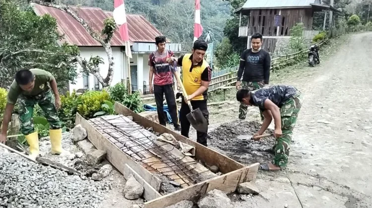 Satgas TMMD Bone Gotong Royong Perbaiki Dekker Desa Patukku Bersama
