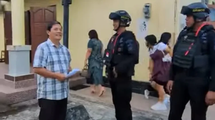 Brimob Bone Amankan Ibadah Minggu, Jemaat Beribadah Dengan Tenang