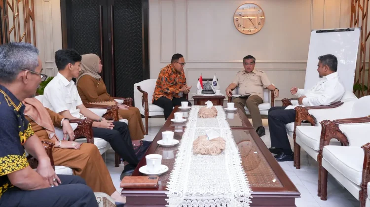 Wabup Bone Bahas Penguatan Ketenagakerjaan Bersama Menaker RI