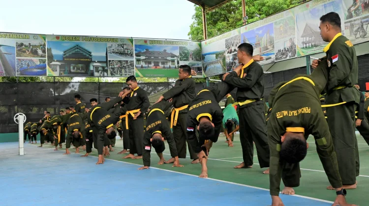 Kodim 1407/Bone Libatkan Pelajar dalam Program Bela Diri Pencak Silat Militer