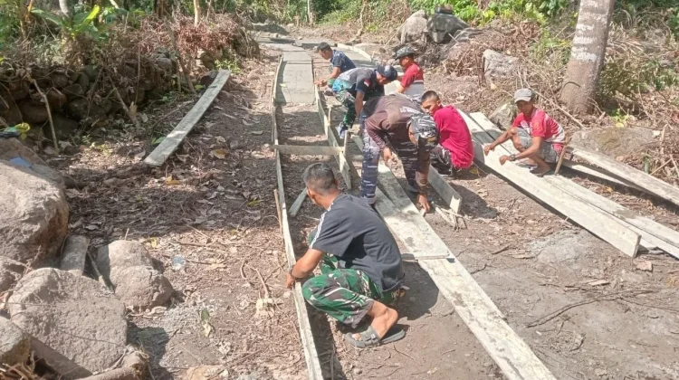 Satgas TMMD Bone Kebut Rabat Beton Akses Jembatan Gantung di Bontocani