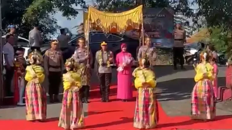 Kapolres Bone Berganti, Prosesi Adat Sambut Kapolres Baru
