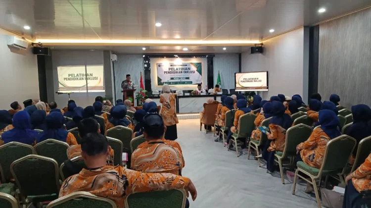 Kakanwil Kemenag Sulsel Perkuat Pendidikan Inklusi di MTsN 1 Bone