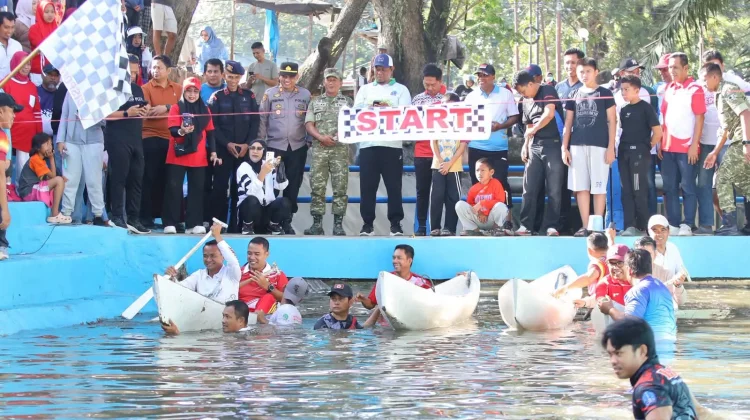 Brimob Bone Meriahkan Lomba Dayung Sambut HUT Ke-81 RI