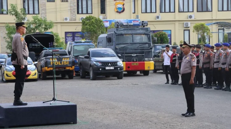 Kompol Arsin Terima Kenaikan Pangkat Pengabdian di Polres Bone