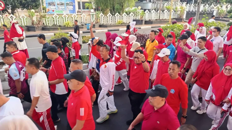 Kemenag Bone Semarakkan HUT RI dengan Jalan Santai Bersama