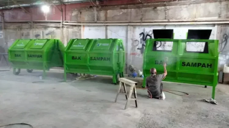 Bupati Bone Terima Bantuan Tiga Mobil Sampah dari Bank Sulselbar