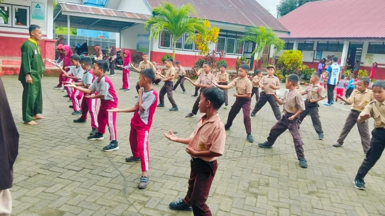 Kodim Bone Bina Pelajar Melalui Pencak Silat Militer