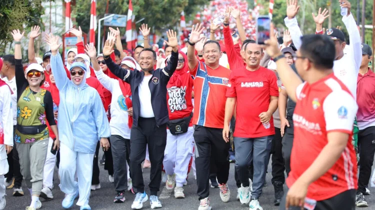 Ribuan Warga Bone Padati Roadshow HUT RI, Bupati Dorong Pendidikan Unggul
