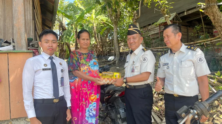 Sambut HUT RI Ke-81, Lapas Watampone Bagikan Paket Sembako kepada Warga Desa Cabbeng