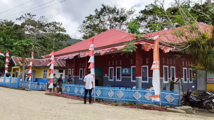 Satgas TMMD Kodim 1407/Bone Semarakkan HUT RI ke-81 dengan Pemasangan Bendera