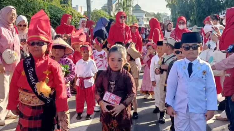 Siswa TK Adiyaksa Antusias Ikuti Karnaval PAUD