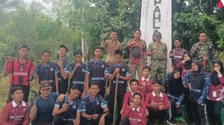 Koramil Kajuara Bersihkan Makam Pahlawan Sambut HUT Kemerdekaan Republik Indone