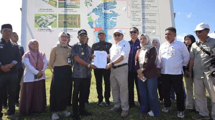 Bupati Bone Terima PKKPR Hilirisasi Ayam Terintegrasi Kementan RI