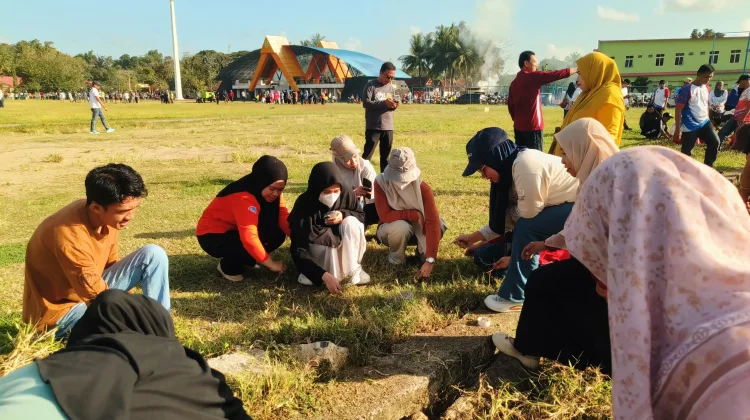 Pemkab Sinjai Bersihkan Alun-Alun Sambut HUT Kemerdekaan RI Ke-81