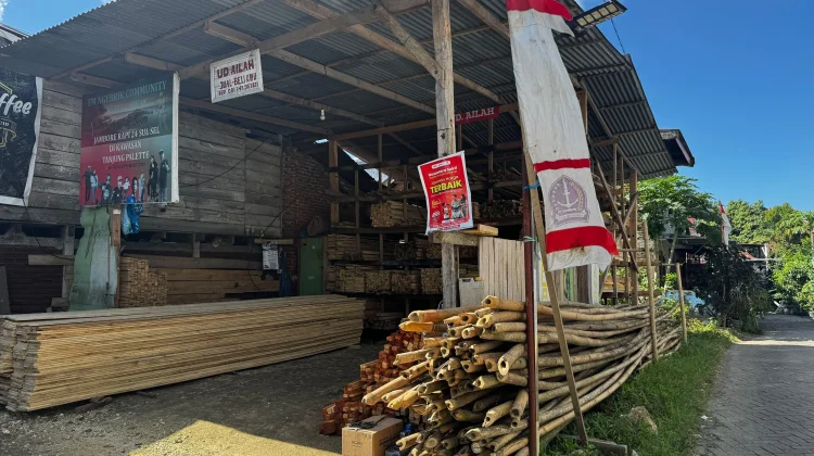 Permintaan Bambu Naik Dua Kali Lipat jelang HUT RI di Bone