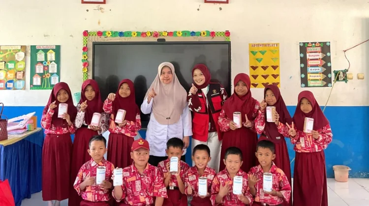 Mahasiswa KKN Unhas Ajarkan Siswa SD Menabung Sejak Dini