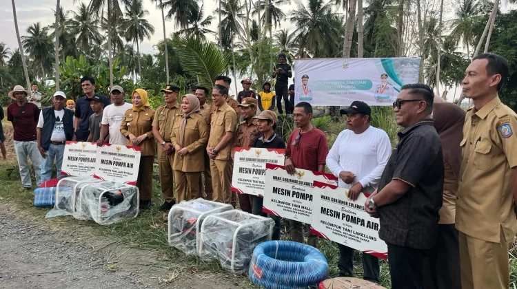 Hadiri Penyerahan Pompa Air, Kapolres Soppeng beri Dukungan bagi Petani